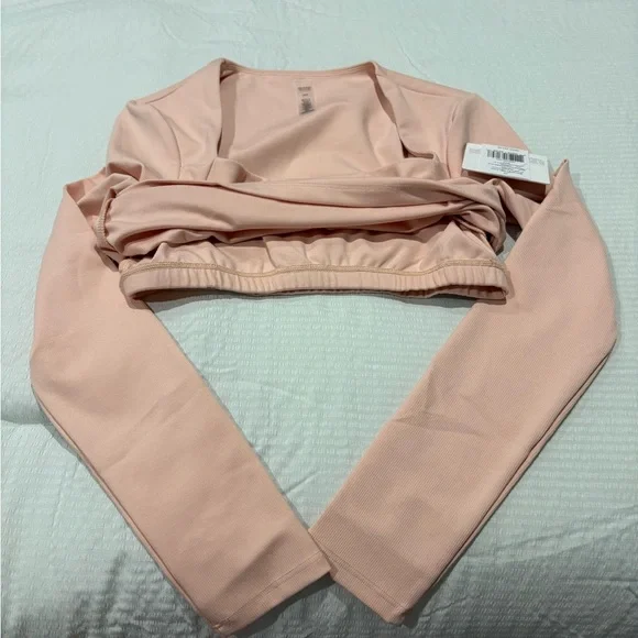 Beyond Yoga NWT Women's Pink Long Sleeve Cropped Top with built in bra - Picture 5 of 6